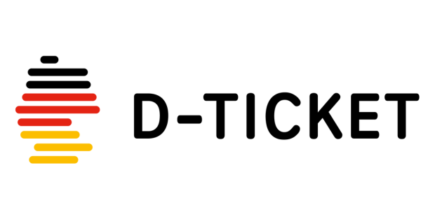 Logo des Deutschlandtickets: Die Form Deutschlands ausgefüllt mit horizontalen Strichen in Schwarz, Rot und Gelb. Daneben Text: D-Ticket - © Transdev Vertrieb GmbH