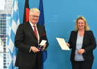 Staatsministerin Kerstin Schreyer verleiht das Bundesverdienstkreuz an Stefan Offermann