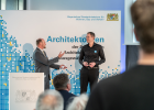Der Geschäftsführer des St. Gundekar-Werks, Ralph Lutz und Matthias Köppen von Köppen Rumetsch Architekten Nürnberg referieren zum Thema „Effizient mit Holz bauen – Leistbar Wohnen“.