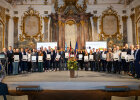 Gruppenbild der Preisträger mit Verkehrsminister Bernreiter