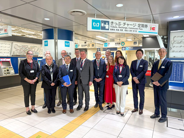 Gruppenbild in einer Metrostation